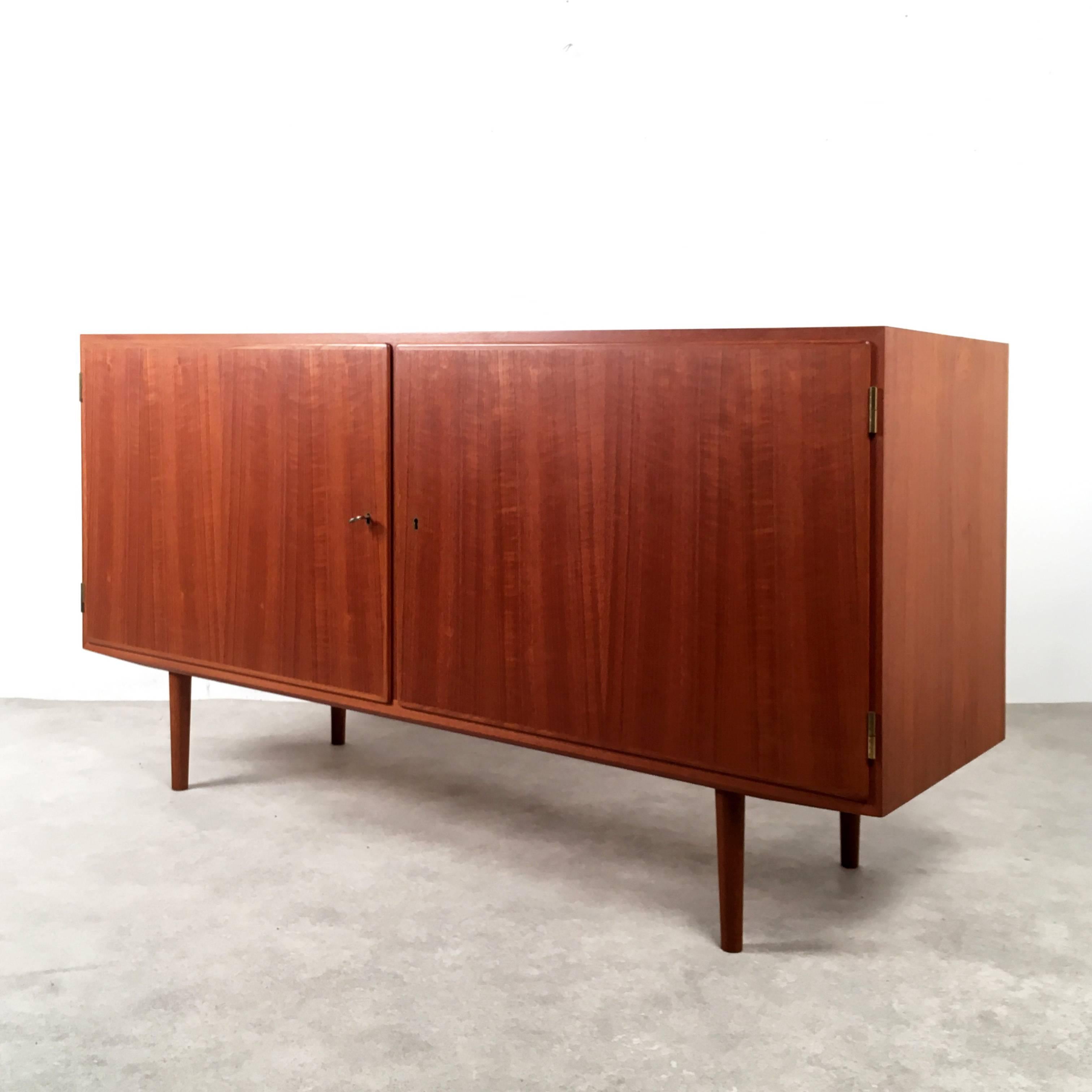 Mid-20th Century Danish Teak Sideboard by Carlo Jensen for Hundevad & Co. For Sale