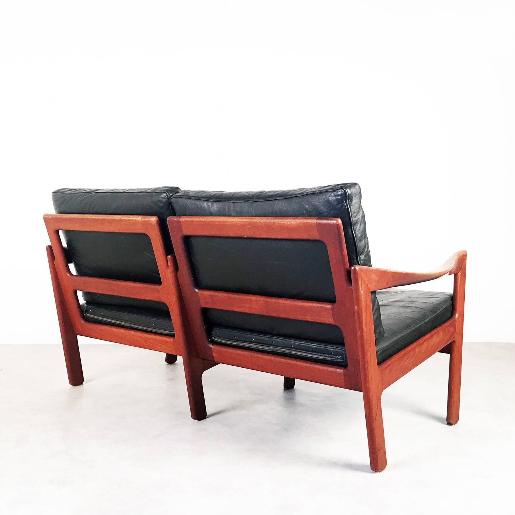 Two-seat sofa, designed in the 1960s by Illum Wikkelsø, manufactured in Denmark by Niels Eilersen. Beautiful model with organically shaped armrests and inclined legs. The sofa is built modularly, which makes it possible to transform a two-seat into