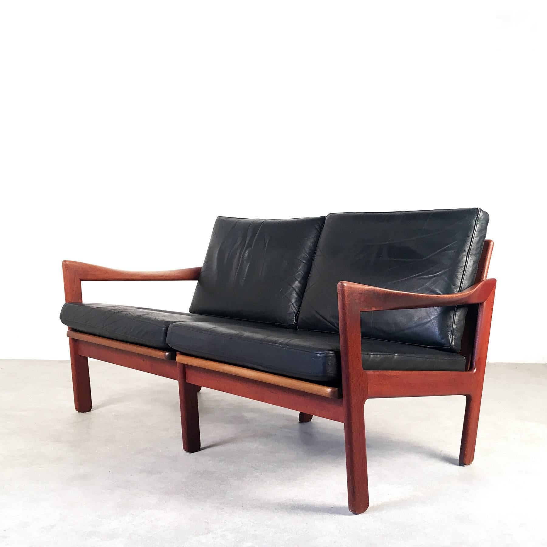 Mid-20th Century Danish Two-Seat Sofa by Illum Wikkelso for Eilersen For Sale