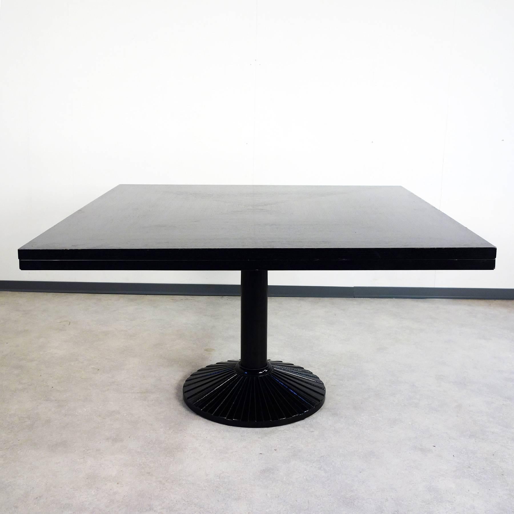 Extendable 'Quadritonda' Dining Table by Roberto Barbieri for Zanotta In Excellent Condition In Cologne, DE