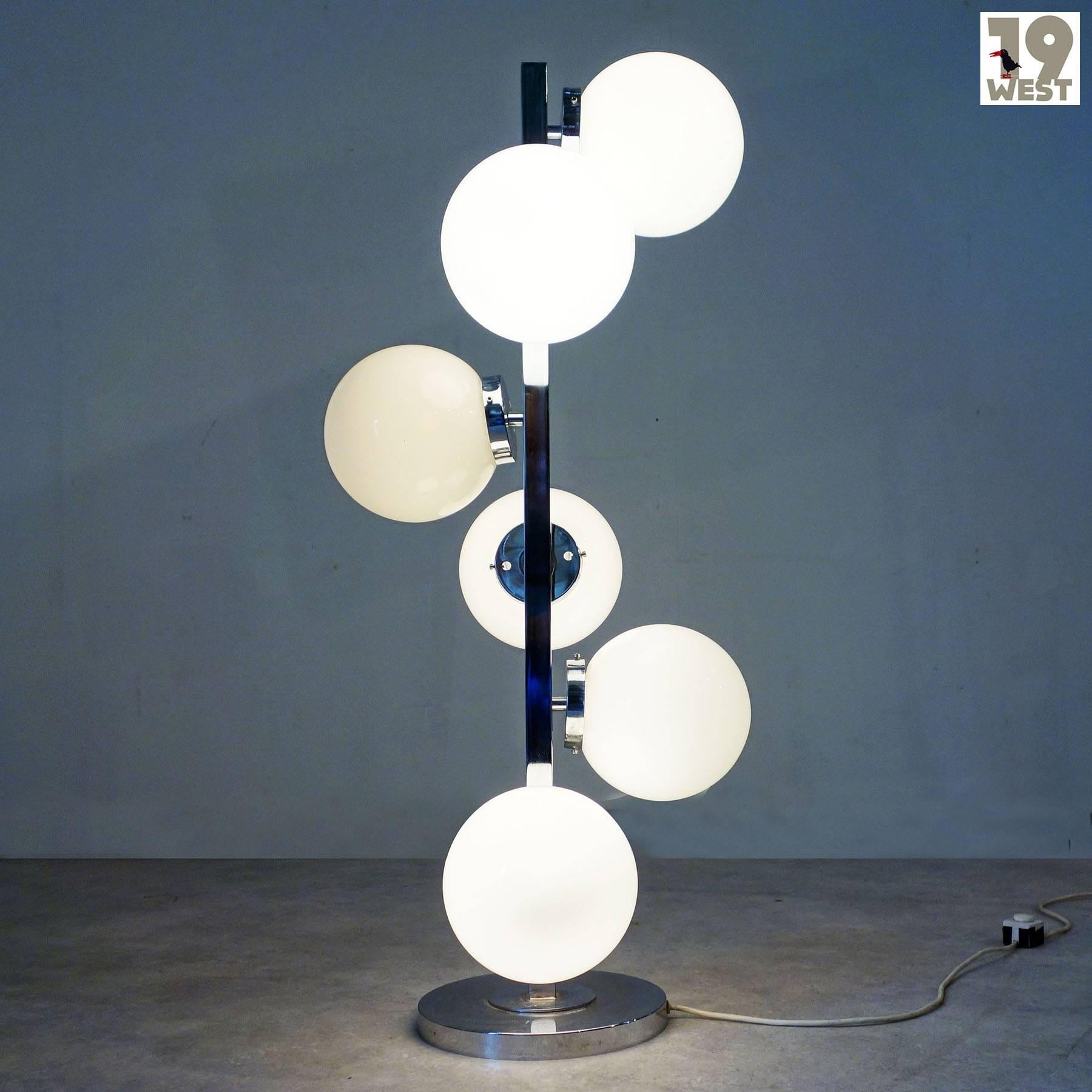 Mid-Century Modern Italian Floor Lamp from the 1970s, Attributed to VeArt