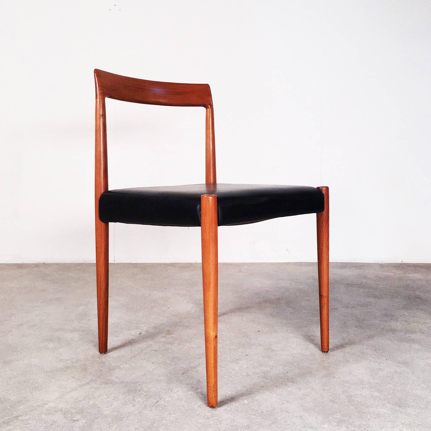 Six dining chairs, manufactured in the 1950s in Germany by Lübke. The model stands out for its minimalistic design and high quality craftsmanship, which is typical for Lübke products from that period.
The chairs re made of massive walnut wood. The
