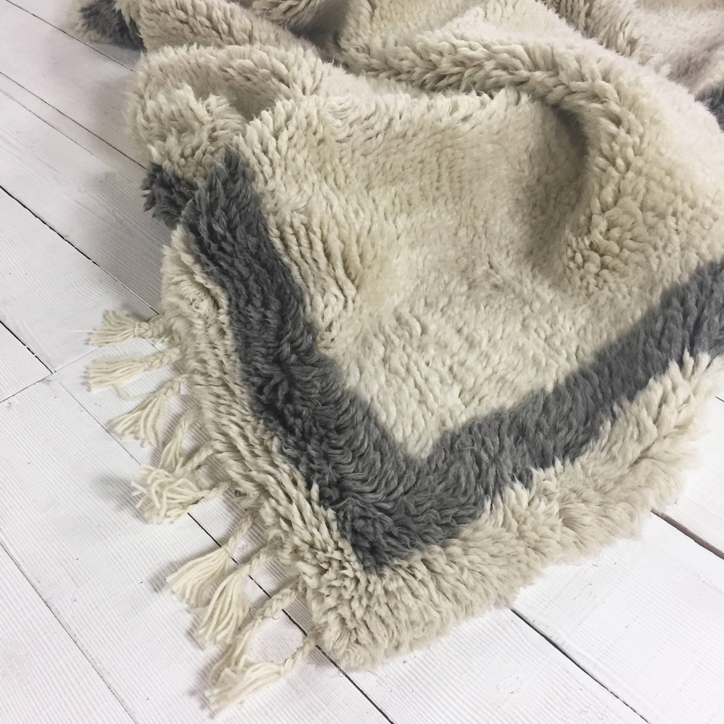 Woven Atlas Ivory and Dark Grey Shaggy Wool Rug For Sale