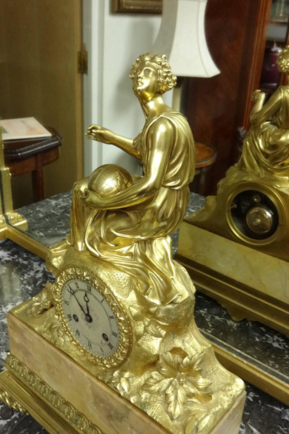 Stunning Gilt Bronze Mantle Clock by 'Gillion' In Good Condition For Sale In Applyby Magna, Staffordshire