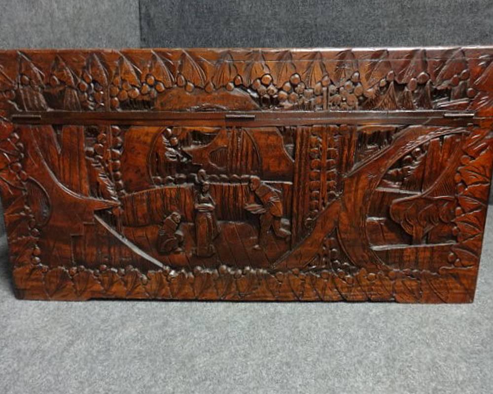 Carved Oriental Camphor Wood Chest, Ottoman, Coffer, Blanket Chest In Good Condition For Sale In Applyby Magna, Staffordshire