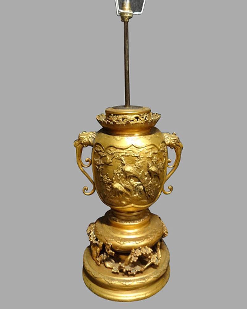 A large gilt bronze Japanese lamp made in the Meiji period, with a signed top, in excellent original condition, with cream shade.
Measures:
18.5