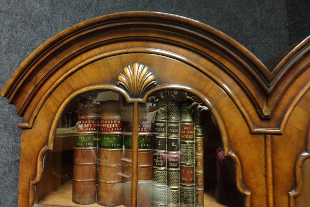Very Good Queen Anne Walnut Double Domed Topped Bookcase In Excellent Condition For Sale In Applyby Magna, Staffordshire