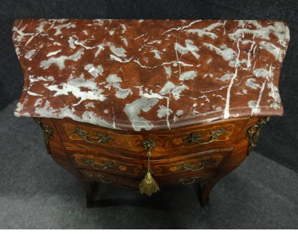 Louis XVI French Marquetry Chest of Drawers of Small Proportions For Sale