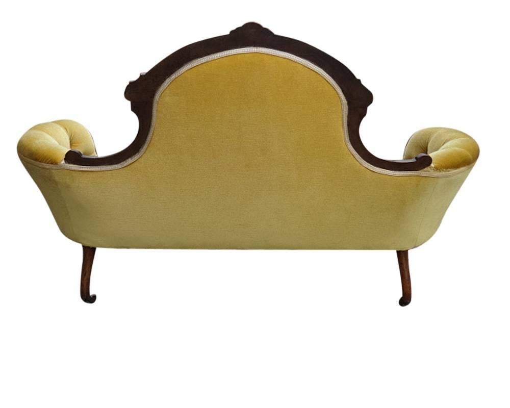 European Very Good 19th Century Walnut Framed Double Ended Sofa Settee