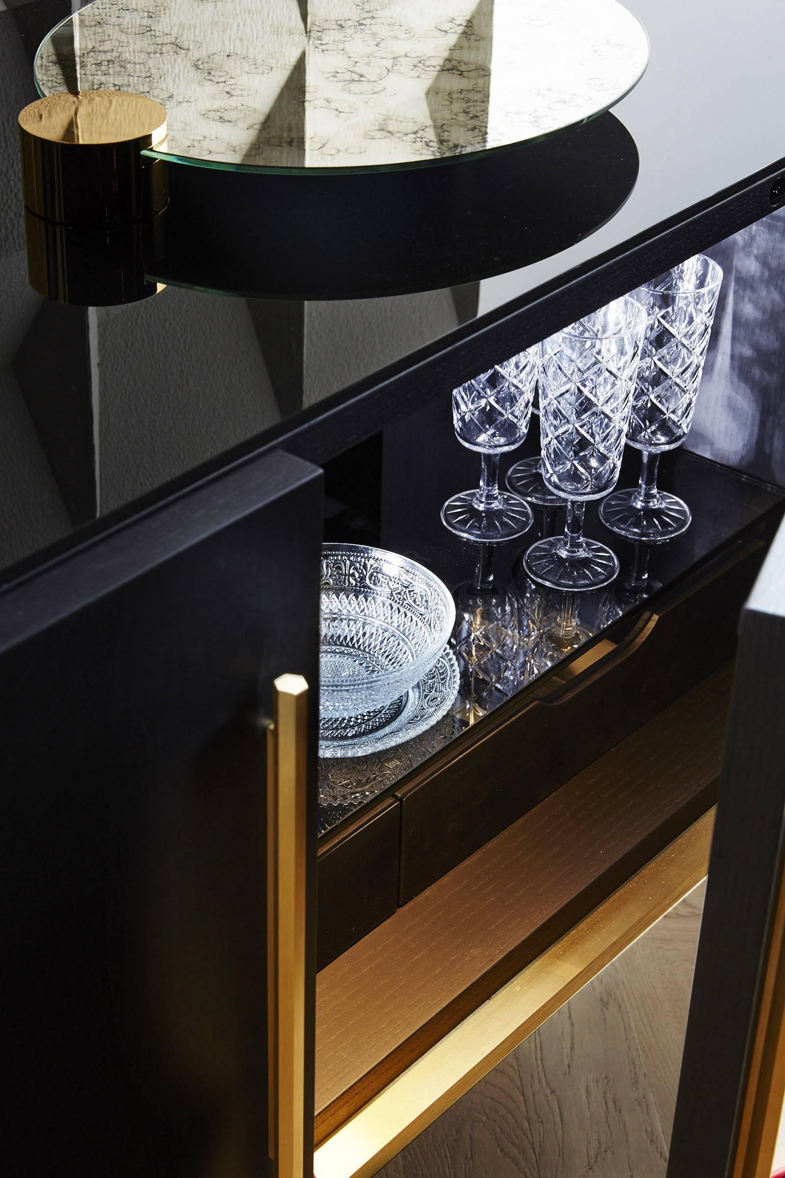 Modern Gallotti and Radice Tama Crédence Cabinet in Black Lacquered Ash and Satin Brass For Sale