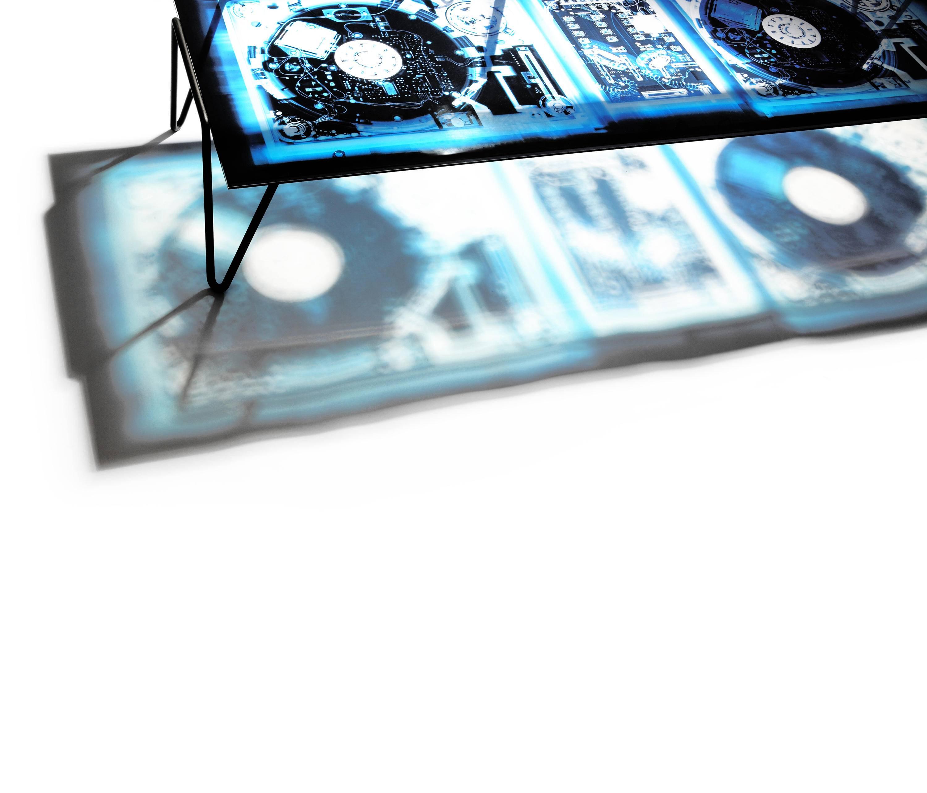 The x-rays of a dj console on glass use the colors of the night with shades from electric blue to black maintaining at the same time the transparency of glass. The effect is strong, evocative and very iconographic. The same x-rays process has been