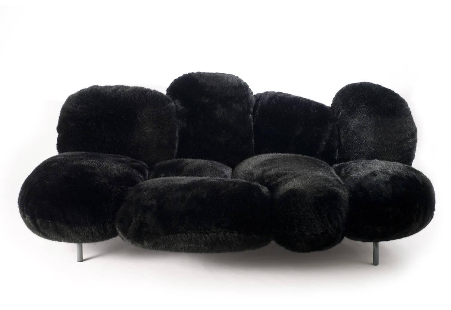 Cipria is a deeply iconic settee characterized by nine pillows reminiscent of powder puffs attached to an invisible structure of tubular metal. A sofa that provides multiple possibilities for seating both formal and informal.

Padding is in