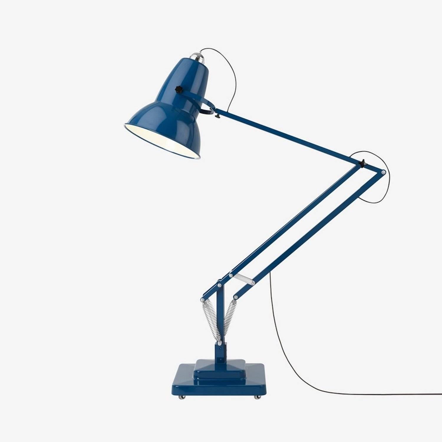 Originally created for the Roald Dahl Museum as a tribute to the author’s passion for the lamp he used at his writing desk, this larger-than-life, triple-scale version of the iconic Anglepoise Original 1227 is guaranteed to make an impact. If you’re