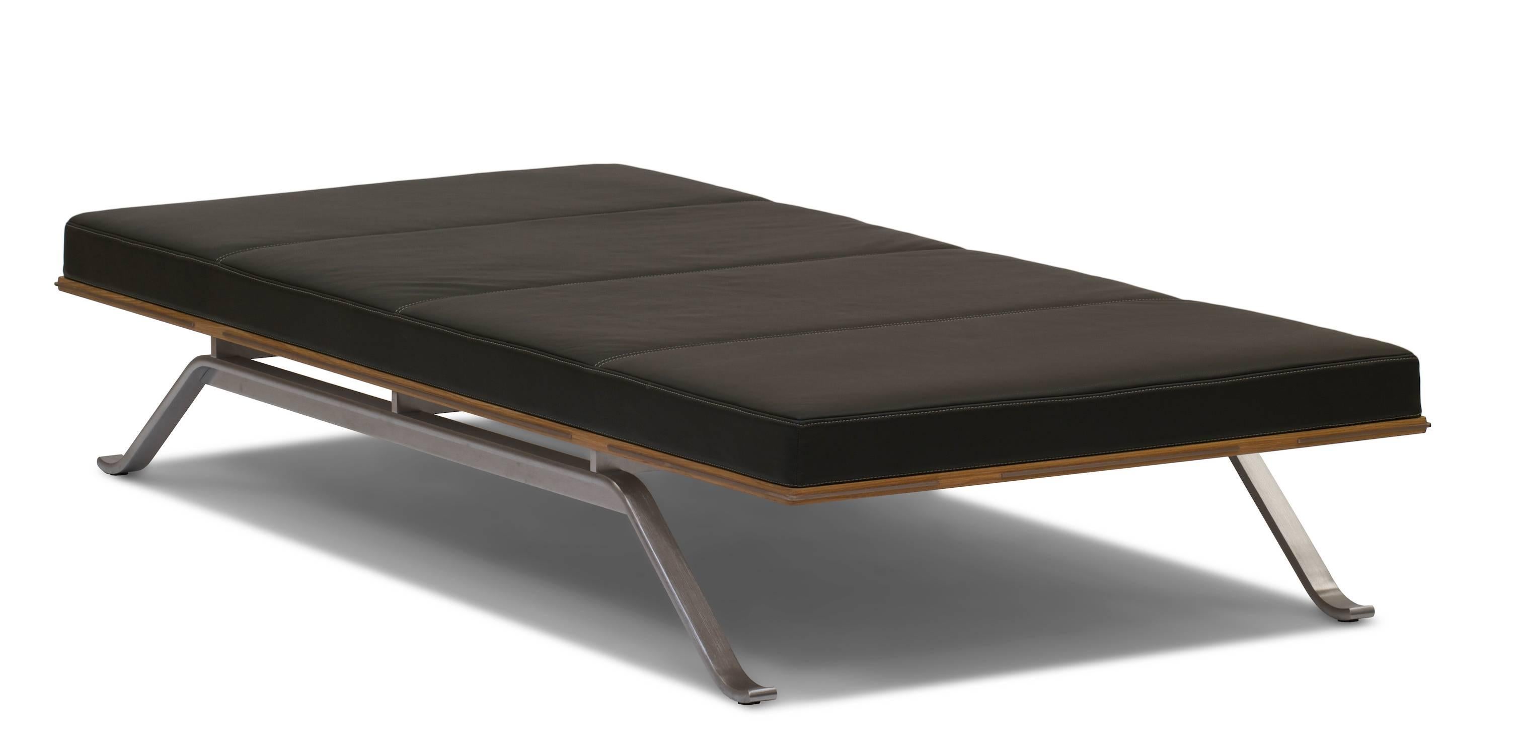 The TK8 daybed has a sleek and straightforward appearance combining leather, wood and stainless steel at its best.

The daybed is ideal for public areas such as airports, and museums, but has also been used in private homes with great