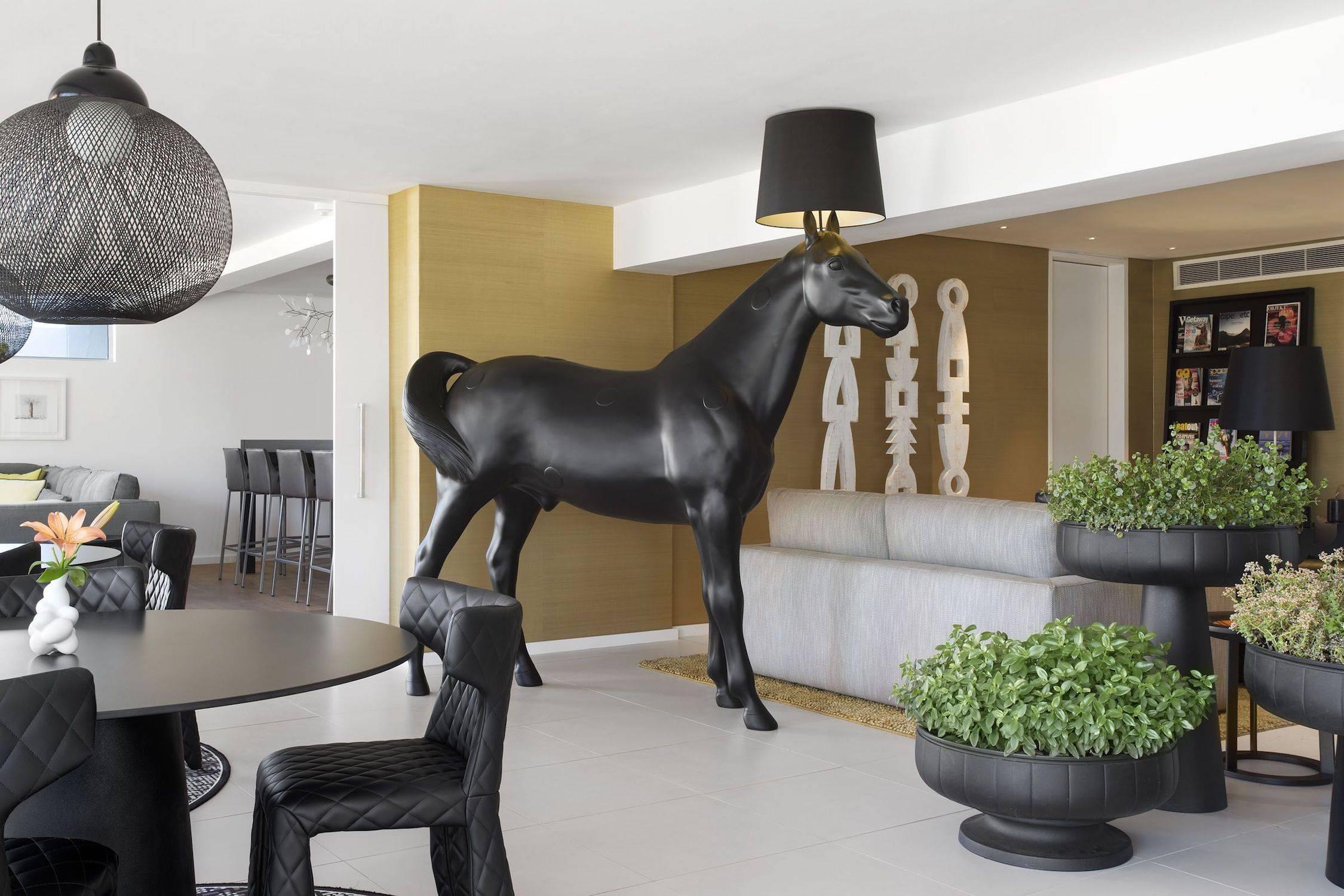 front design horse lamp