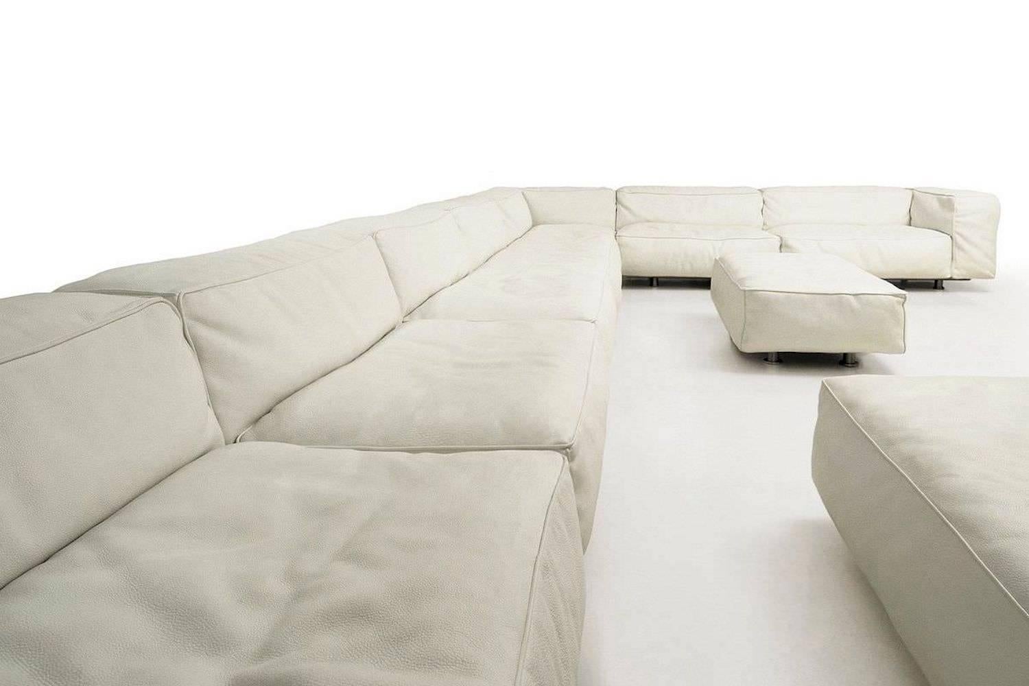 Traditional sofa in shape and size. Elegance and impeccable proportions, enhanced by the uniqueness of the materials. Great stability offered by the steel structure mounted on steel bars, and softness guaranteed by the padding in feather and