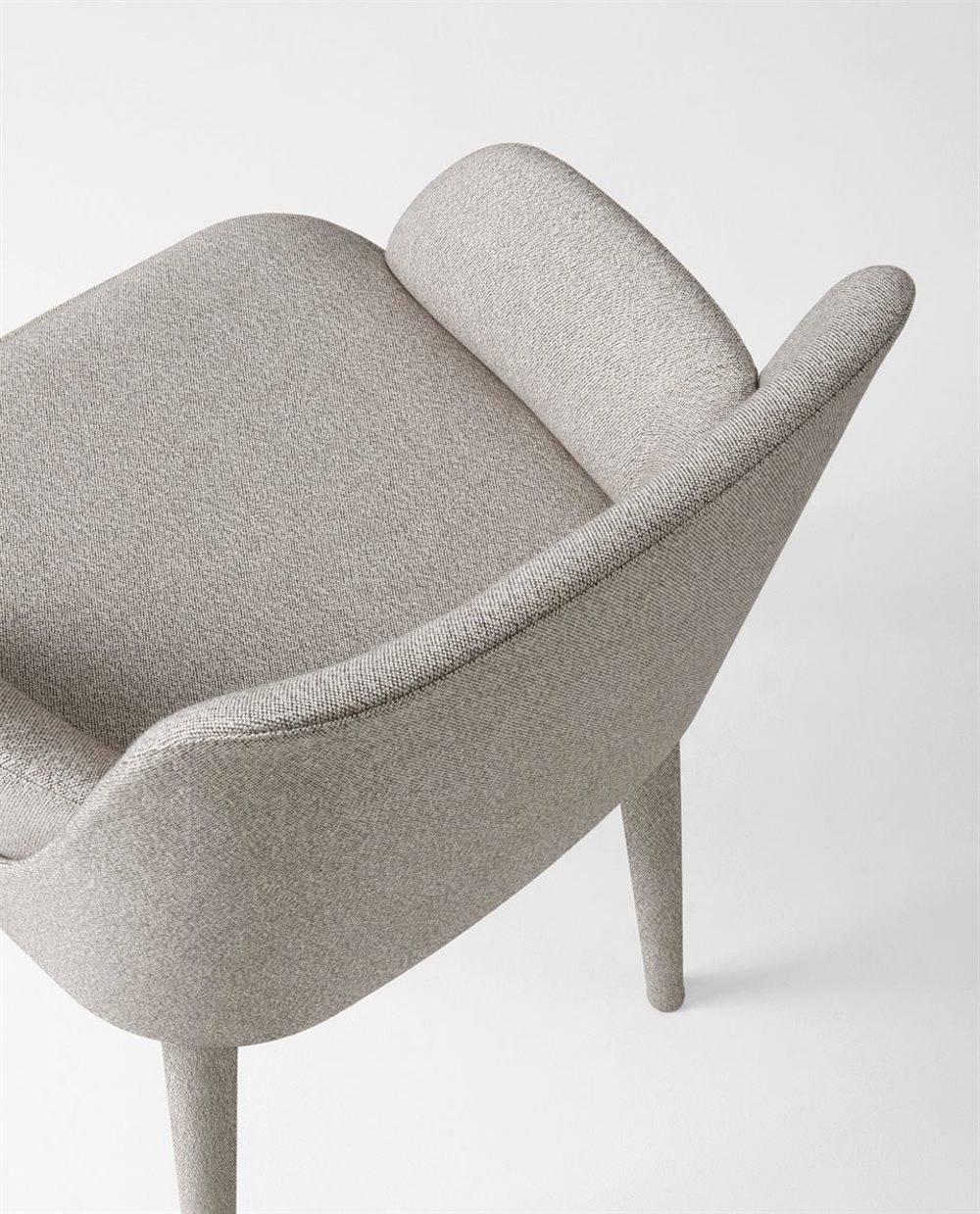 Upholstered armchair or chair completely covered with fabric article Reggio or suede, choosing from our samples book. Seat and backrest covered by fabric or leather as per sample.
      