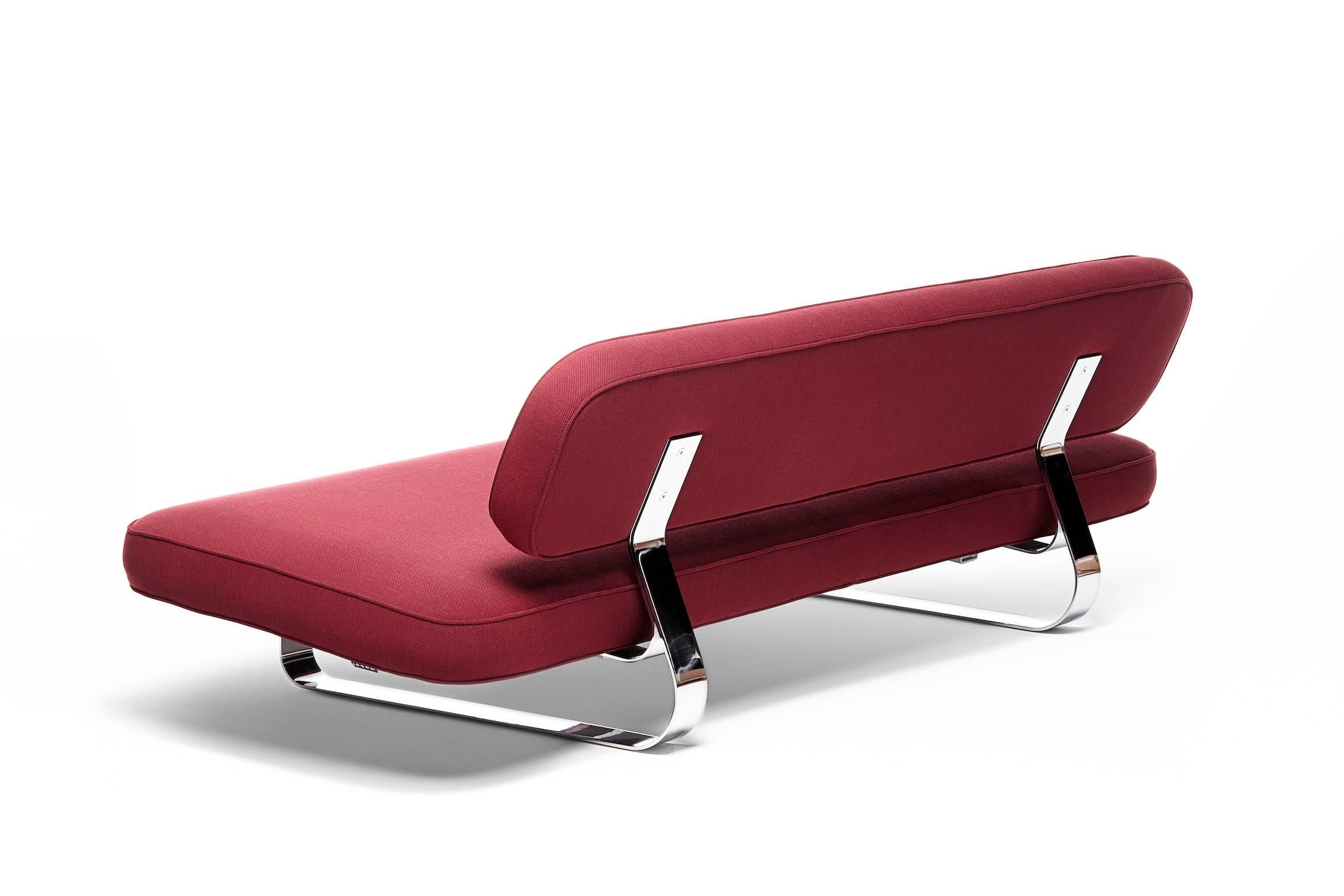A classy and stylish promotor of comfortable lounging for it encourages the possibility, however unexpected, of enjoying a quick NAP to freshen up. Less space-consuming than a sofa bed and more versatile than a regular sofa, Power NAP can be lifted