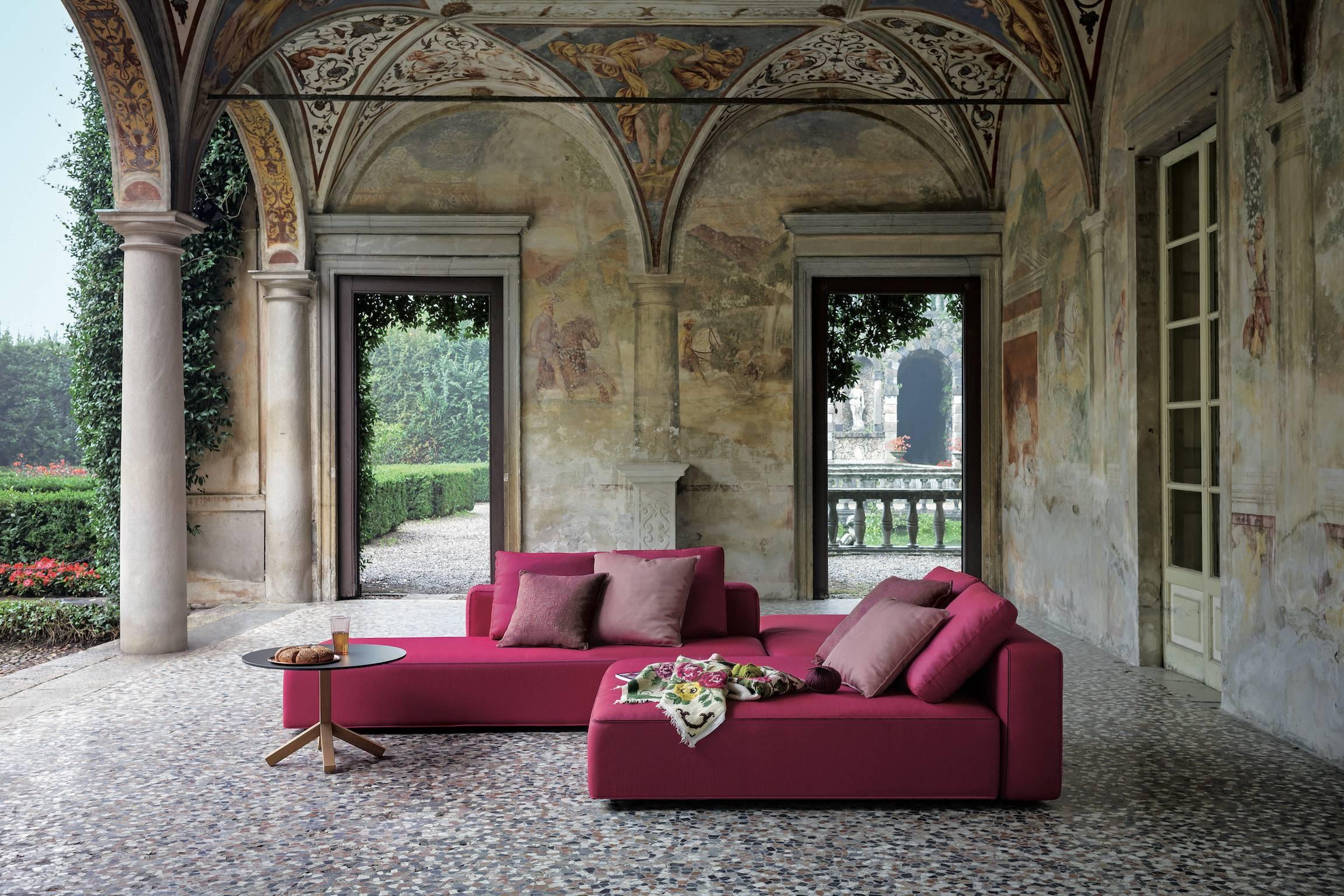 Dandy is the new revolutionary outdoor system by Roda, which includes all the functions of a textile sofa for indoor use, so intimate and familiar, in a completely new proposal for outdoor. Dandy is characterized by the versatility of its design,