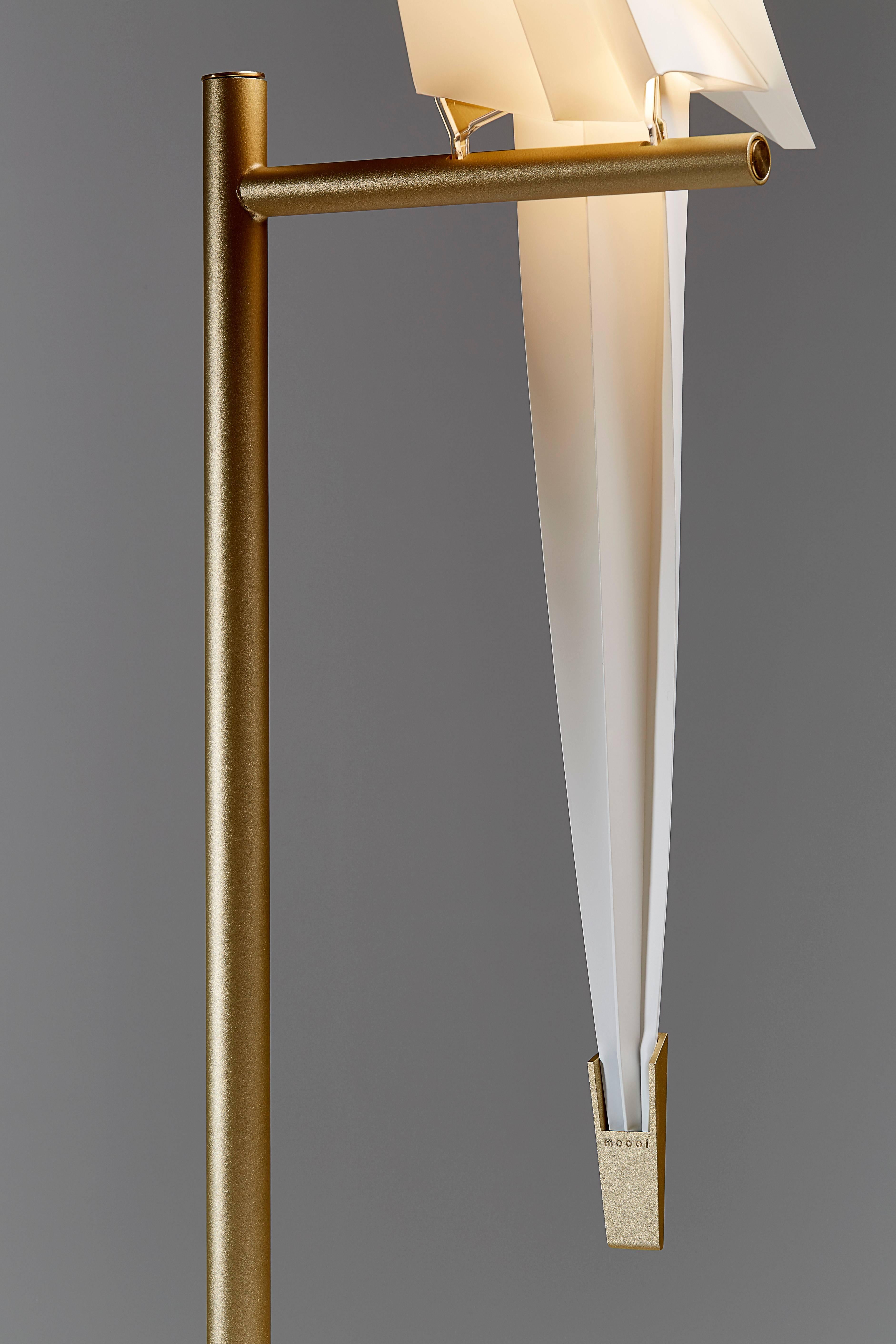 Aluminum Moooi Perch LED Table Lamp in Brass with White Bird For Sale