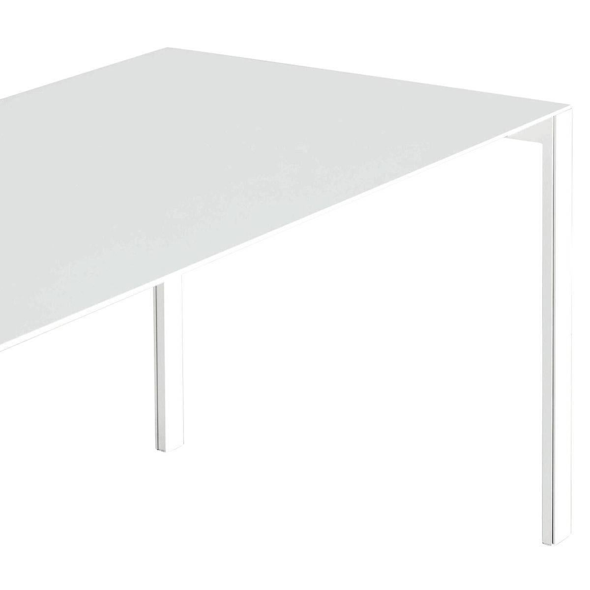 Thin-K aluminium is an indoor or outdoor table with a powder coated aluminium top and aluminium supports with steel legs. 

This Thin-K is 295 x 100 x 75cm (118.14