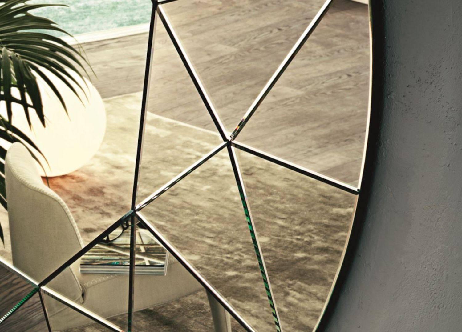 Dream Mirror by Gallotti & Radice in Round Convex with Faceted Segments In New Condition For Sale In Rhinebeck, NY