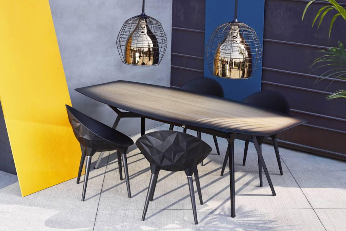 Dining table in either oak or ashwood in the following finishes:

A- black gradient treatment on oak top and raw black varnished base
B- white gradient treatment on ash top and gray RAL 7035 varnished base.

Glides in polypropylene. 

Round