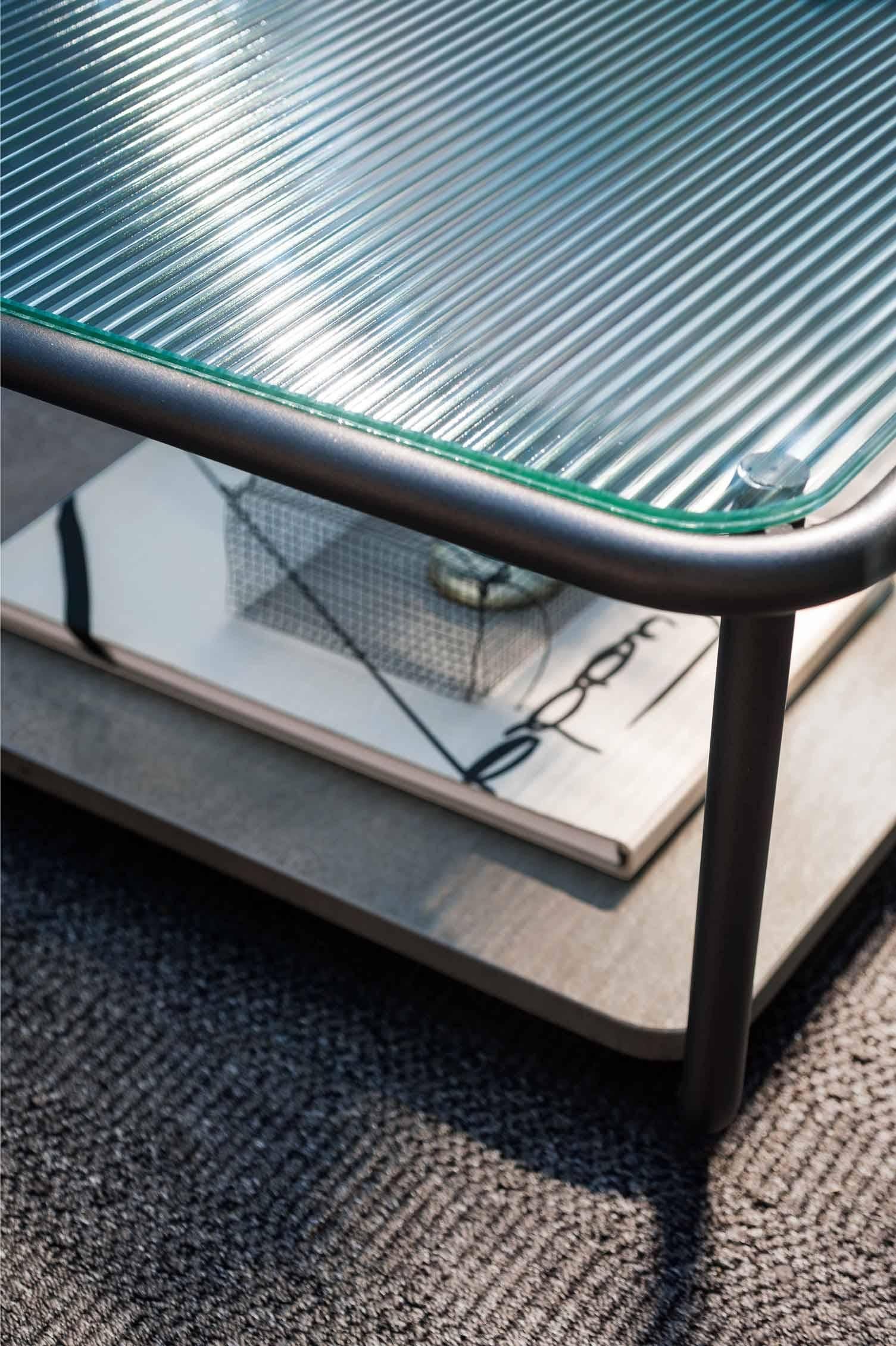 Powder-Coated Roda Sunglass 002 Coffee Table for Outdoors in Glass and Powder Coated Aluminium For Sale