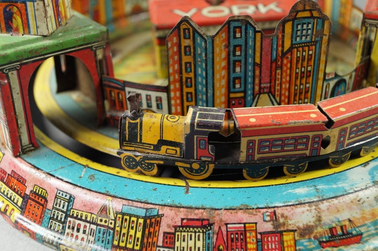 Art Deco Louis Marx Wind Up Toy Tin Plane, Train, New York Skyline, 1928 In Good Condition In ., Gloucestershire