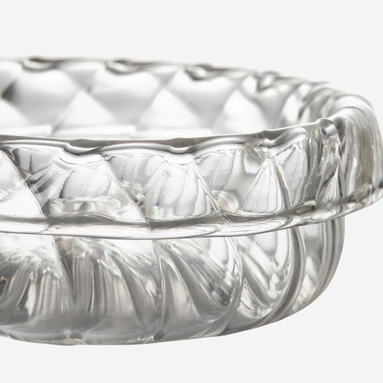 Inspired by the movement of water, this free blown Borosilicate (heat resistant and durable) glass dish has been made with a unique ribbed surface and an organic shape. Jochen made the dish exclusively with The New Craftsmen as part of the bathing