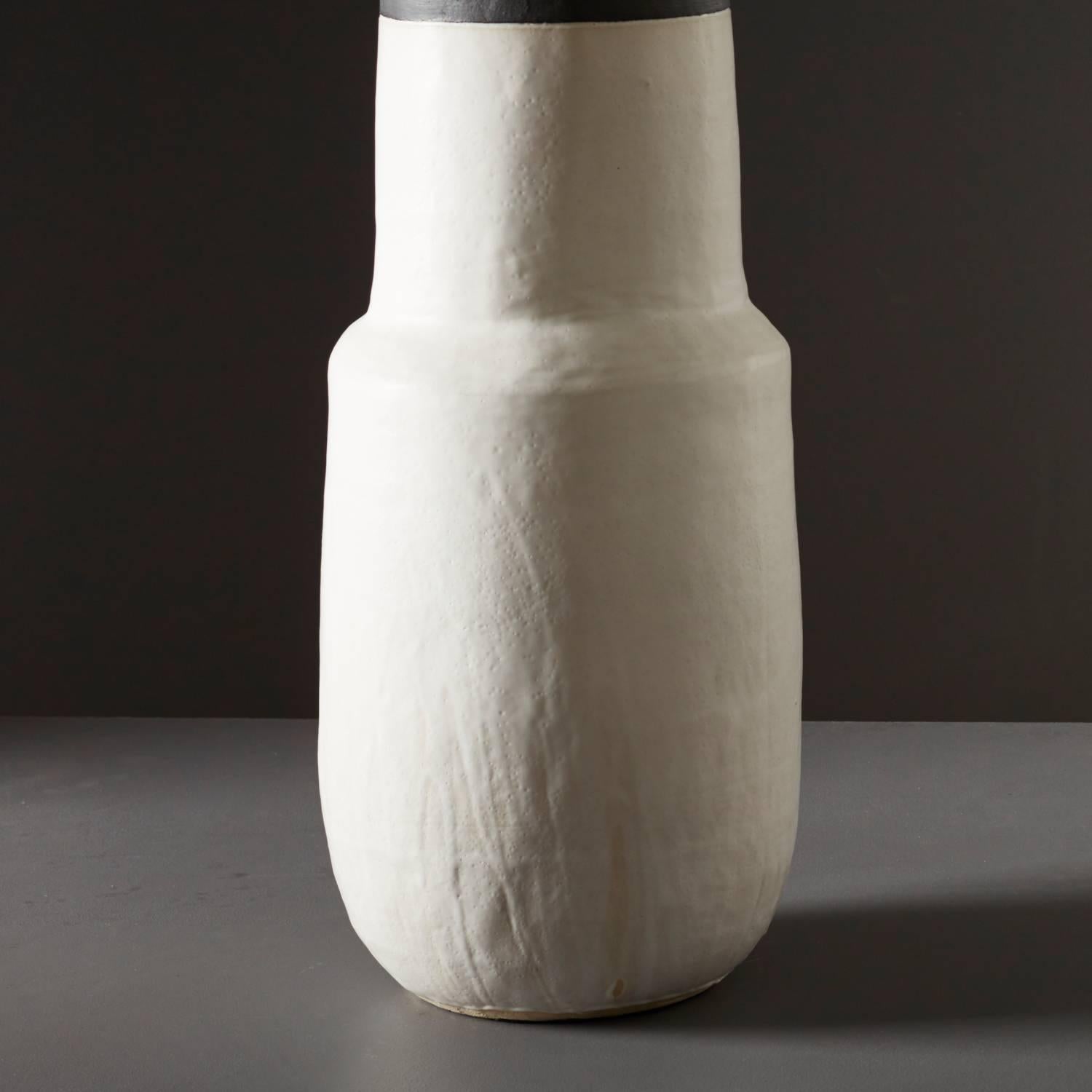 Large Handmade White and Black Ceramic Stoneware Vase by Daniel Reynolds In New Condition In London, GB