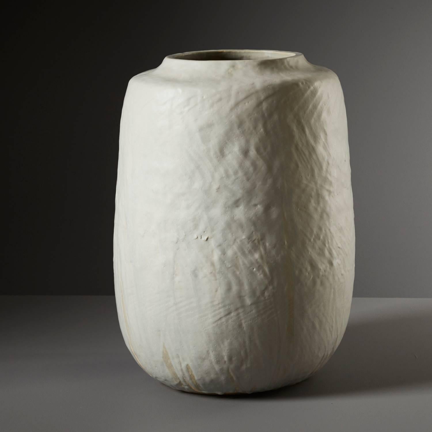 Daniel Reynold’s ‘Large White Vase’ is a curvaceous, decorative piece, composed to complement any interior. Hand built in stoneware clay, this minimal work is deceptively detailed. This layered finish is achieved by applying a slate grey dolomite
