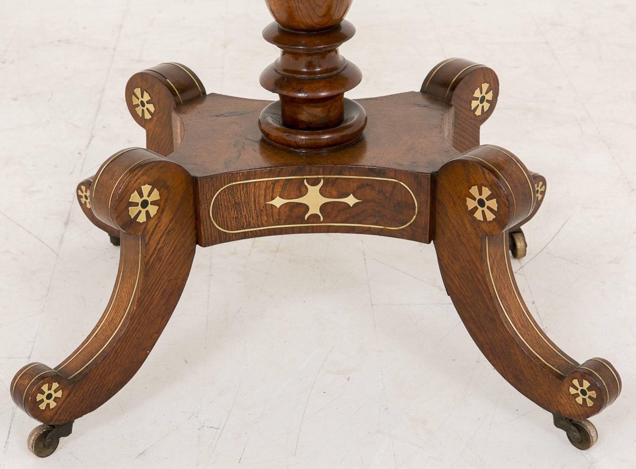 Stunning Regency Hand Cut Brass Inlaid Pollard Oak Tea Table In Good Condition For Sale In Norwich, Norfolk