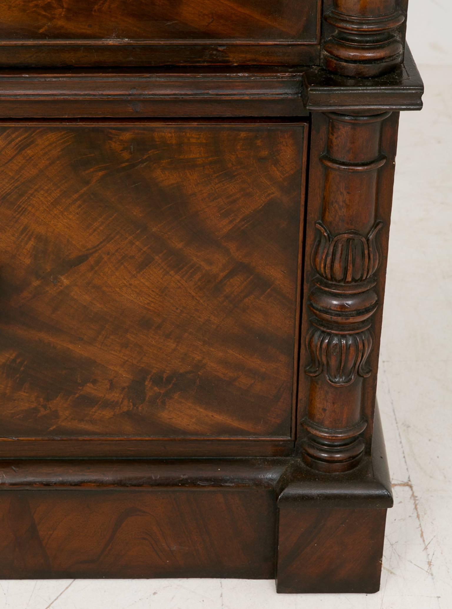William IV Mahogany Gentleman’s Wardrobe In Good Condition For Sale In Norwich, Norfolk