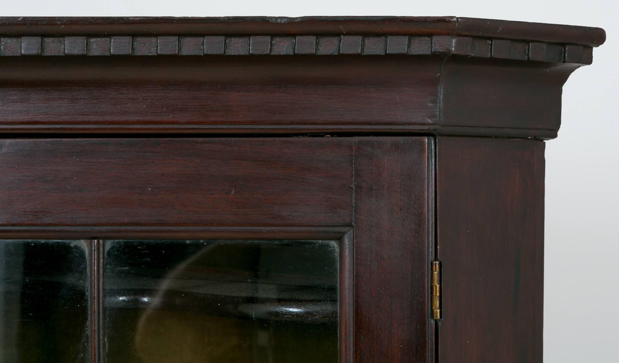George II Mahogany Glazed Corner Cabinet In Good Condition For Sale In Norwich, Norfolk