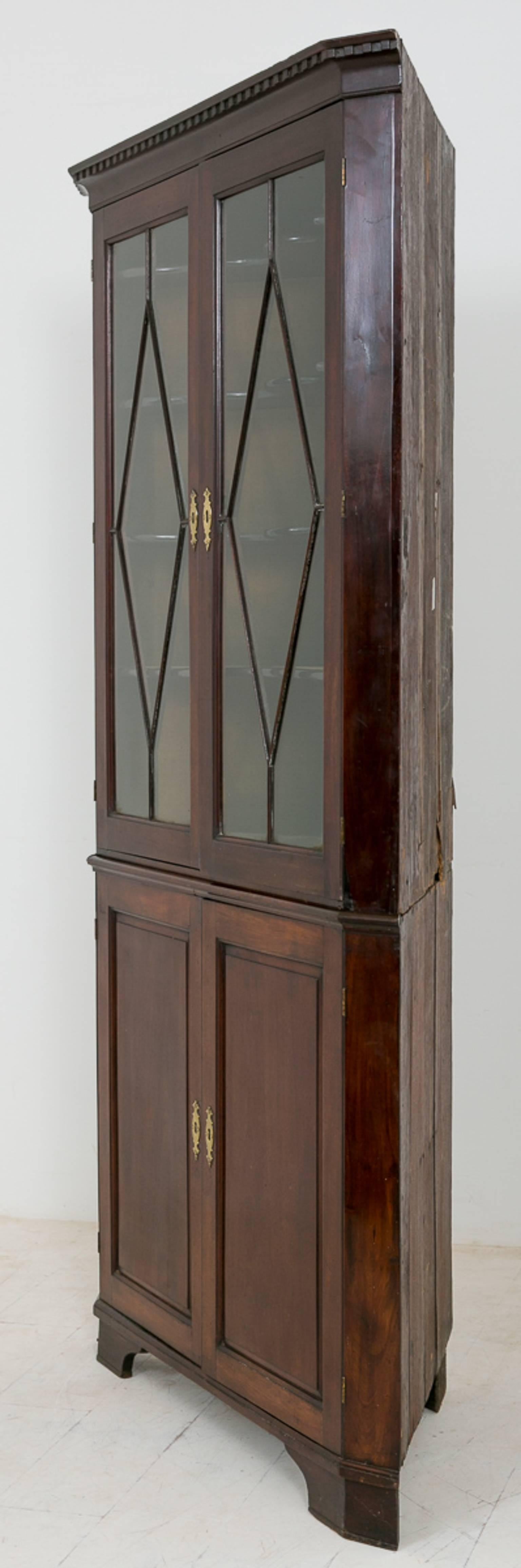 Mid-18th Century George II Mahogany Glazed Corner Cabinet For Sale