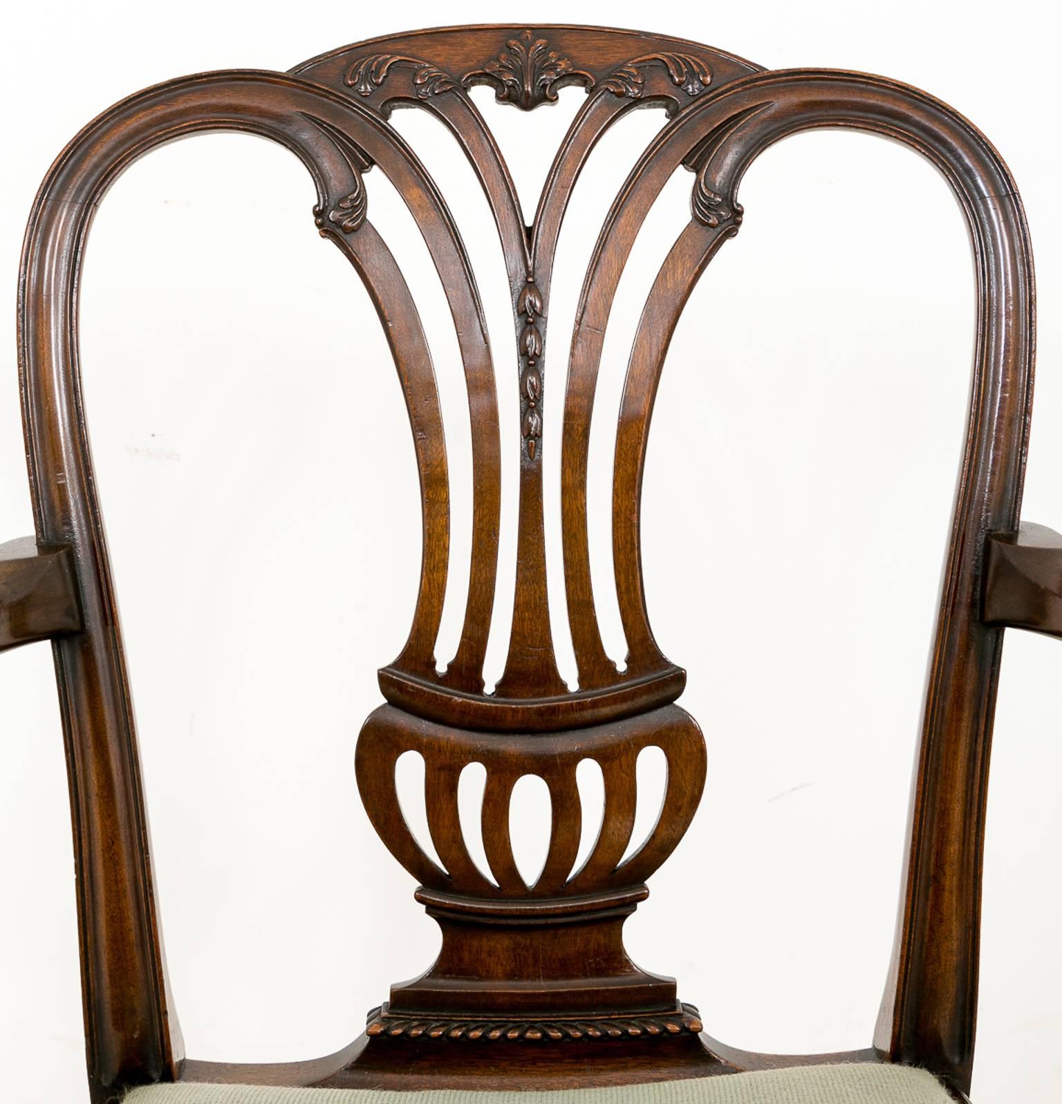 Pair of Mahogany Hepplewhite Influenced Carver Chairs In Good Condition For Sale In Norwich, Norfolk