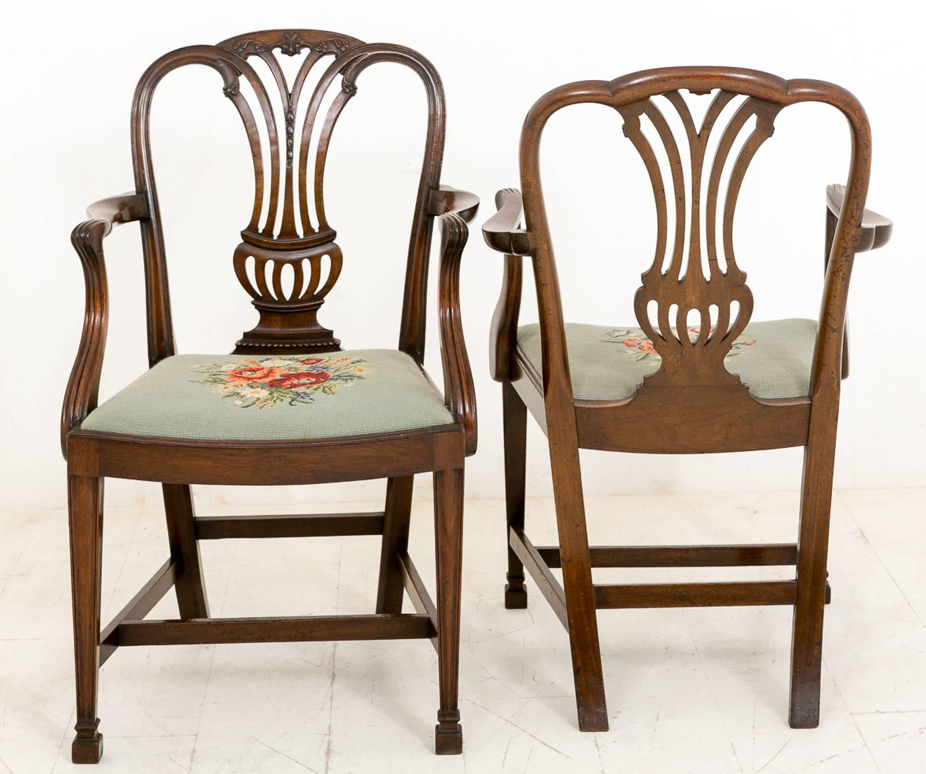 Pair of mahogany hepplewhite influenced carver chairs.
Standing on tapered legs with a block foot.
Having original needlework drop in seats (easy for
re upholstery)The pierced centre splat with nice quality carvings above.

Size:
Height 38