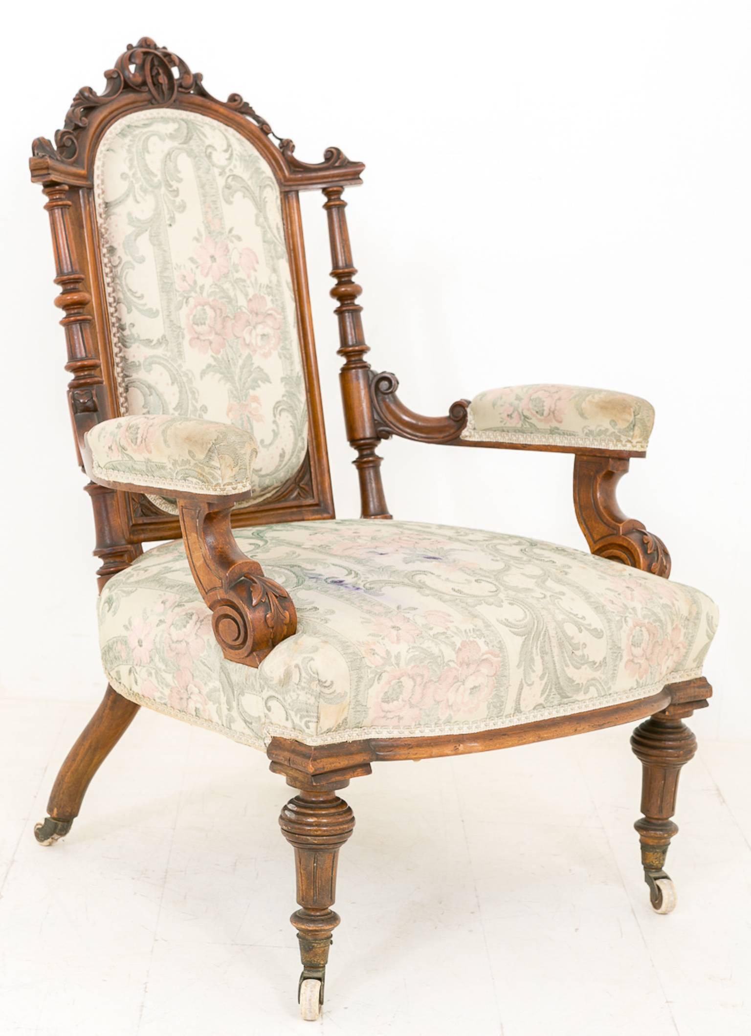 British Pair of Victorian Walnut His and Hers Salon Chairs For Sale
