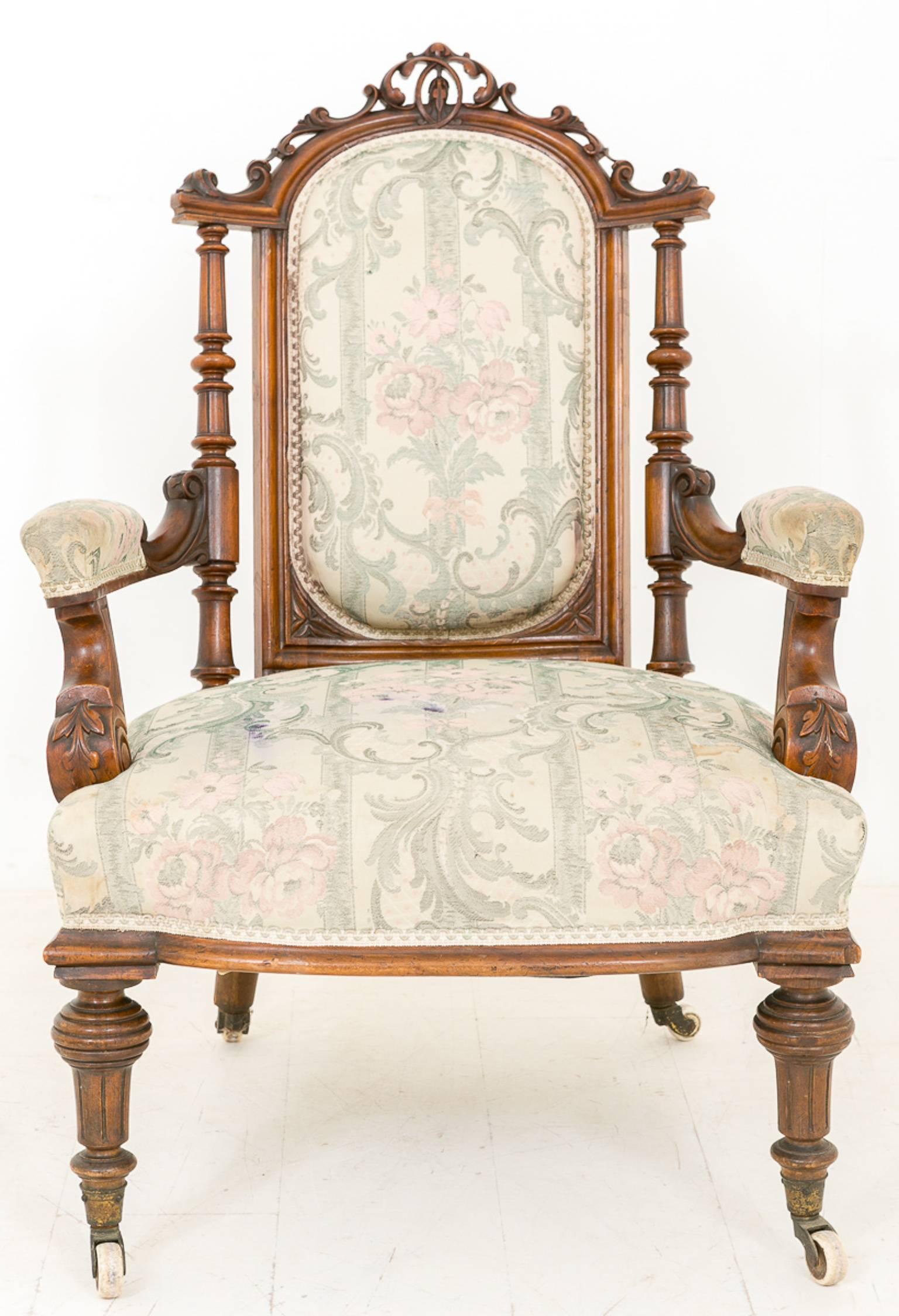Pair of Victorian Walnut His and Hers Salon Chairs In Good Condition For Sale In Norwich, Norfolk