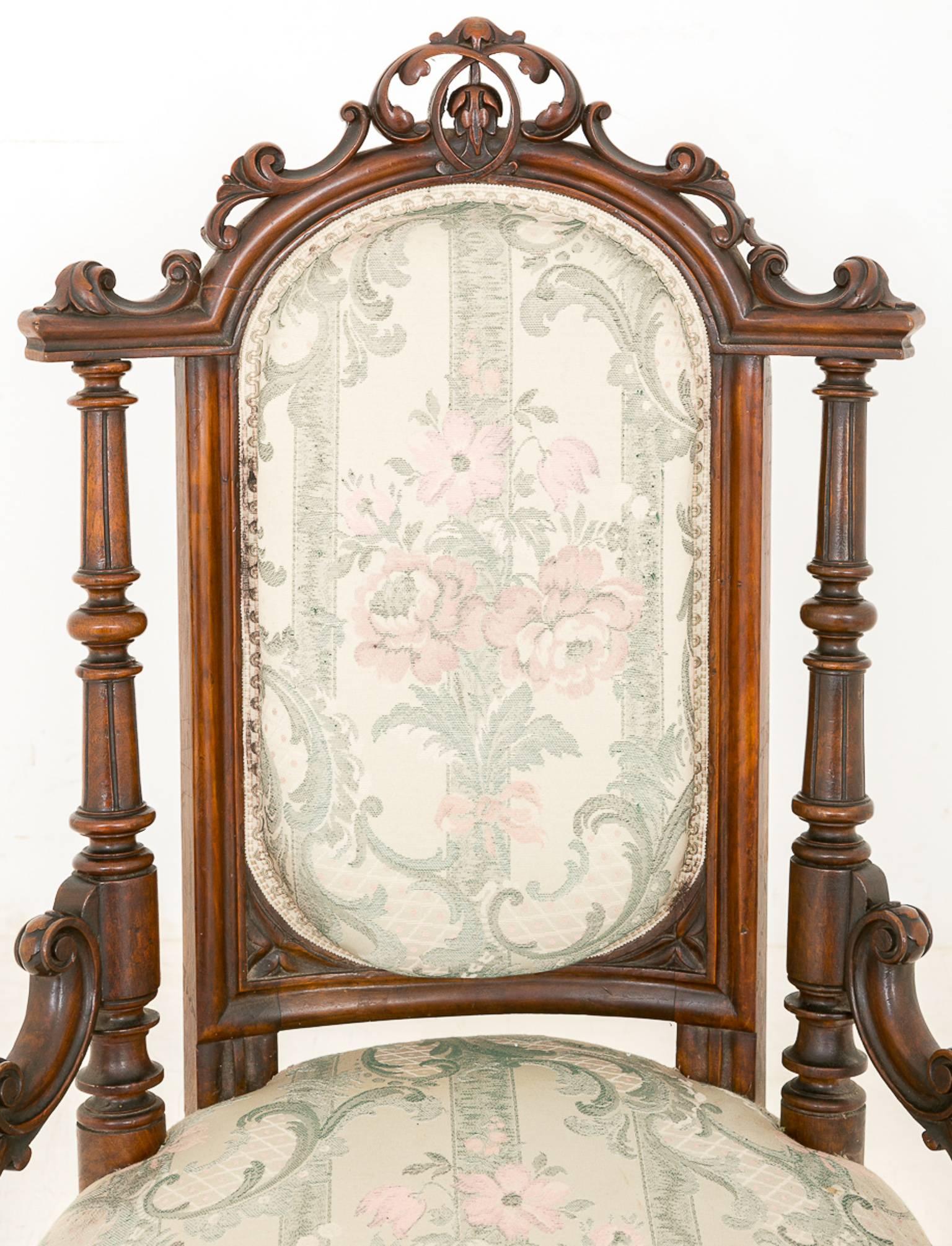 Pair of Victorian Walnut His and Hers Salon Chairs For Sale 2
