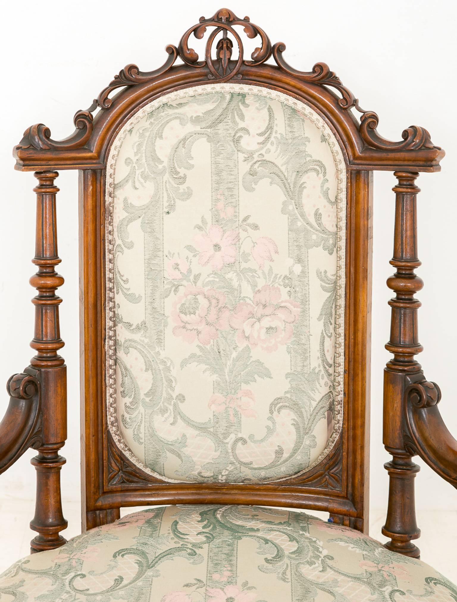 Pair of Victorian Walnut His and Hers Salon Chairs For Sale 3