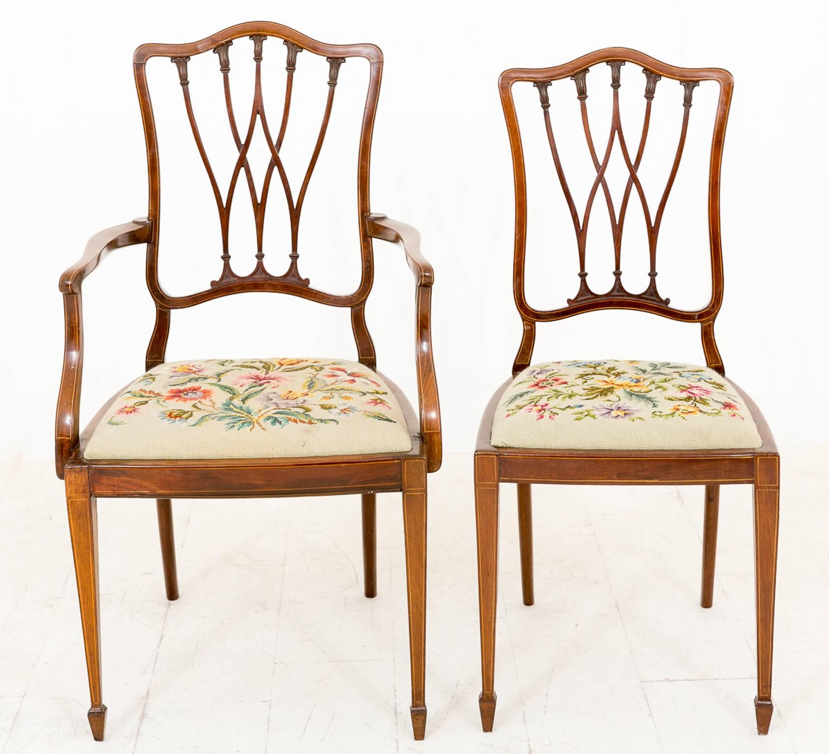 Very Pretty Set of Six 'Four Plus Two' Sheraton Revival Dining Chairs In Good Condition For Sale In Norwich, Norfolk