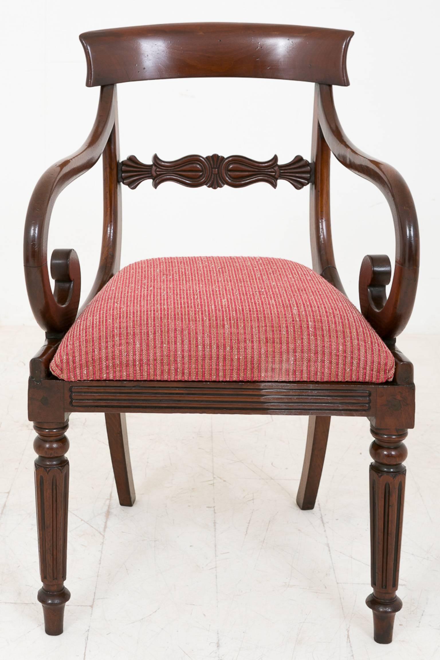 Early 19th Century Pair of William IV Mahogany Library Chairs For Sale