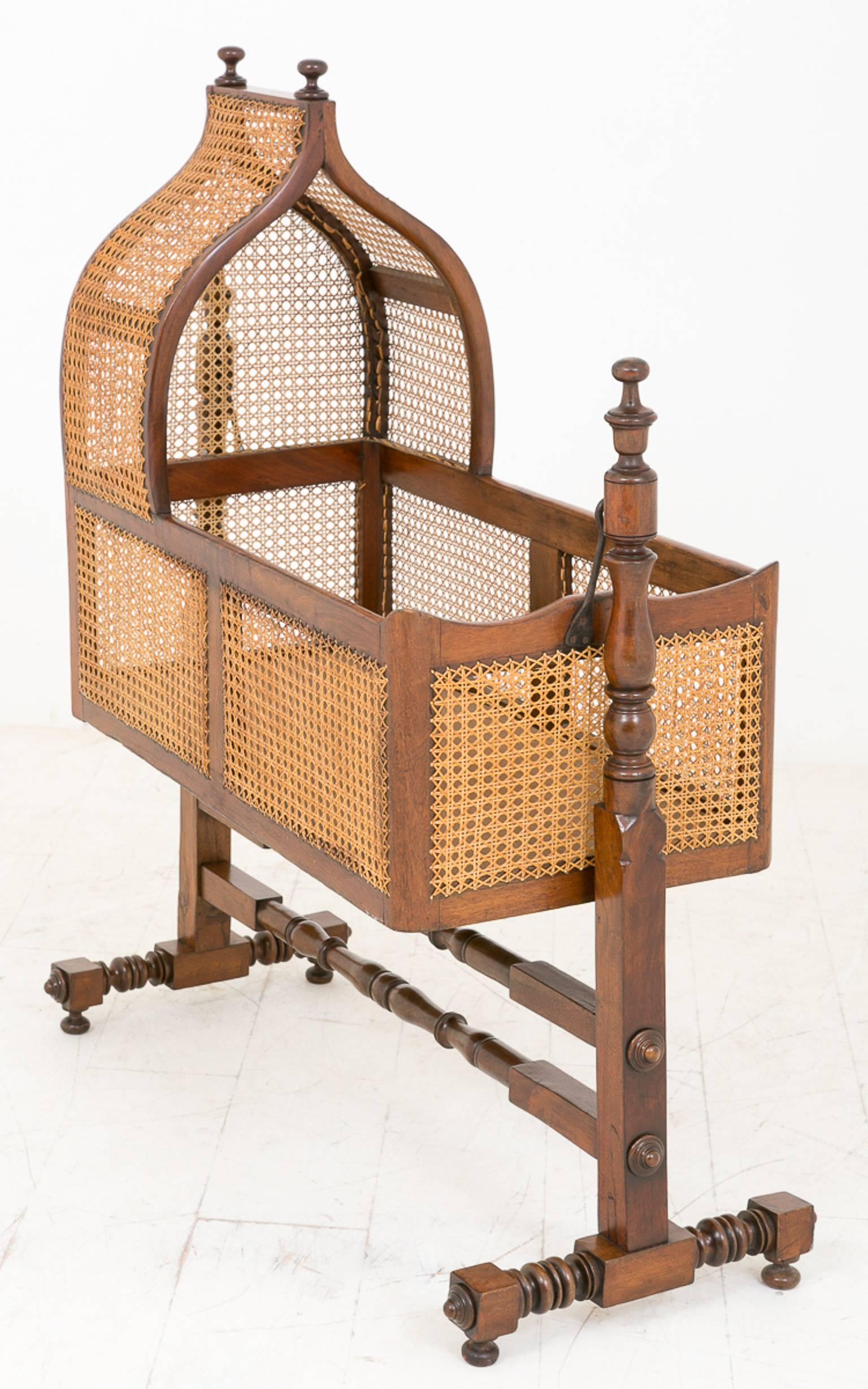 William IV Mahogany Cane Crib In Good Condition For Sale In Norwich, Norfolk