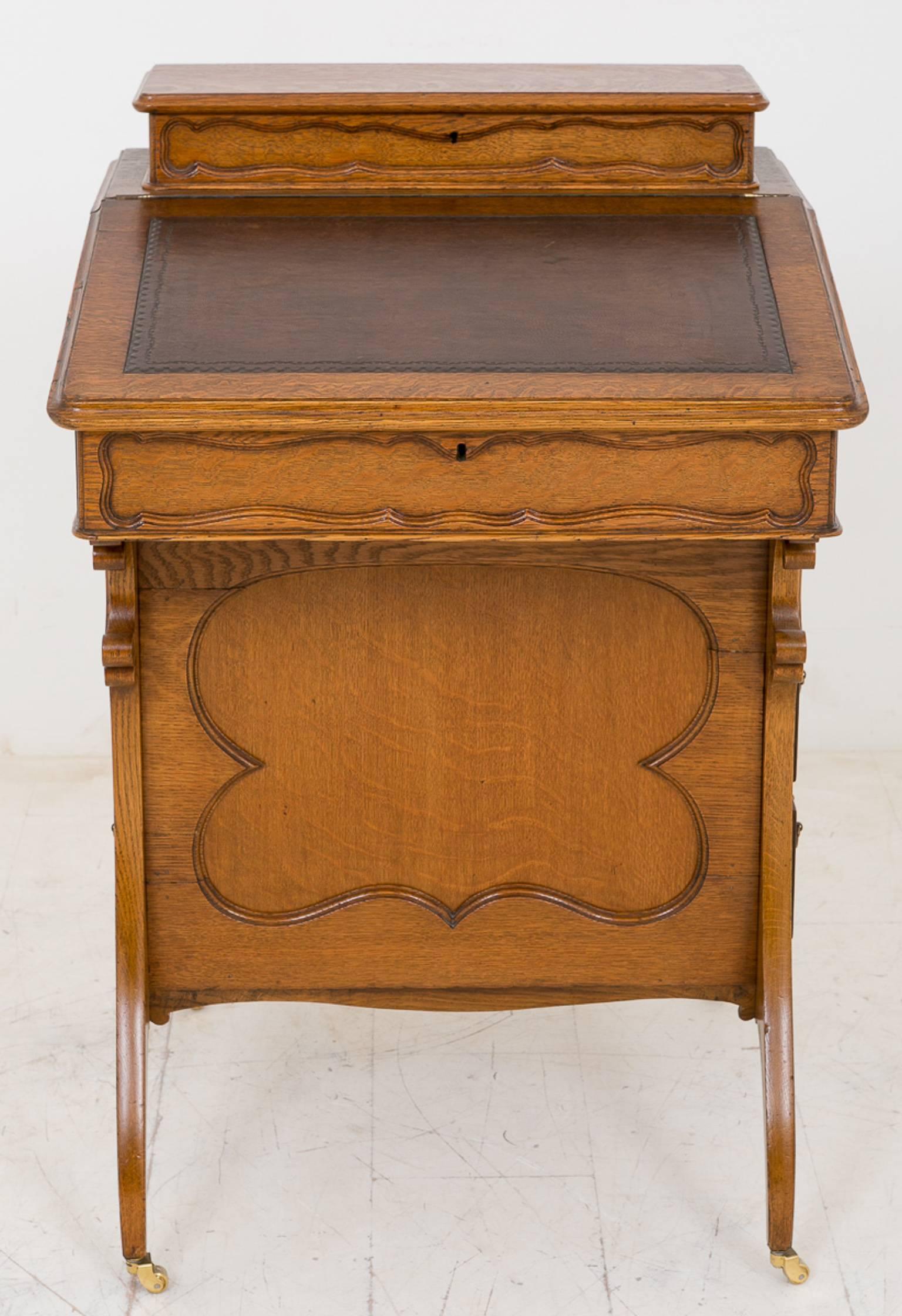 Late 19th Century Oak Arts and Crafts Style Davenport For Sale