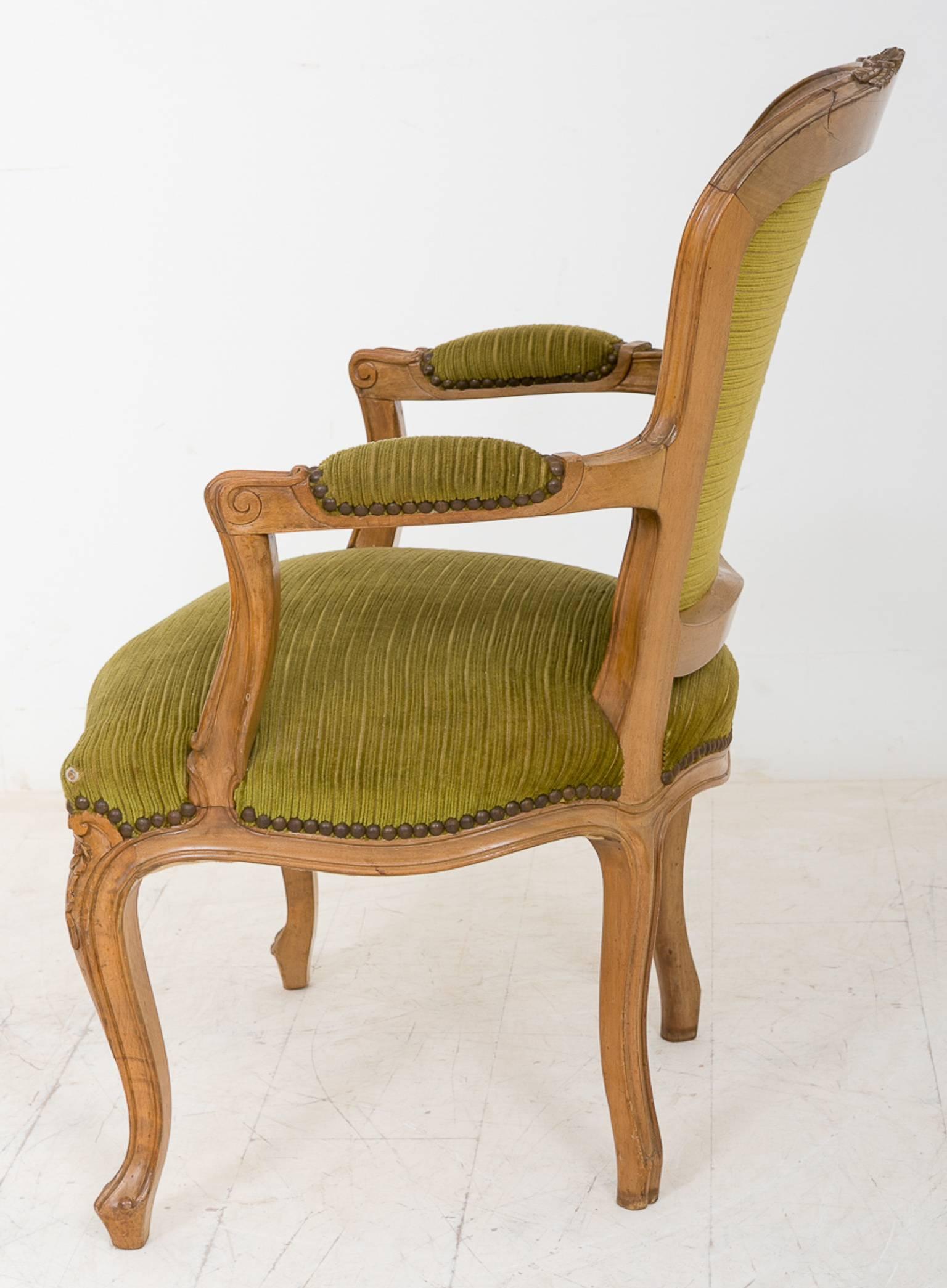 Victorian Pair of Pretty French Walnut Open Armchairs For Sale