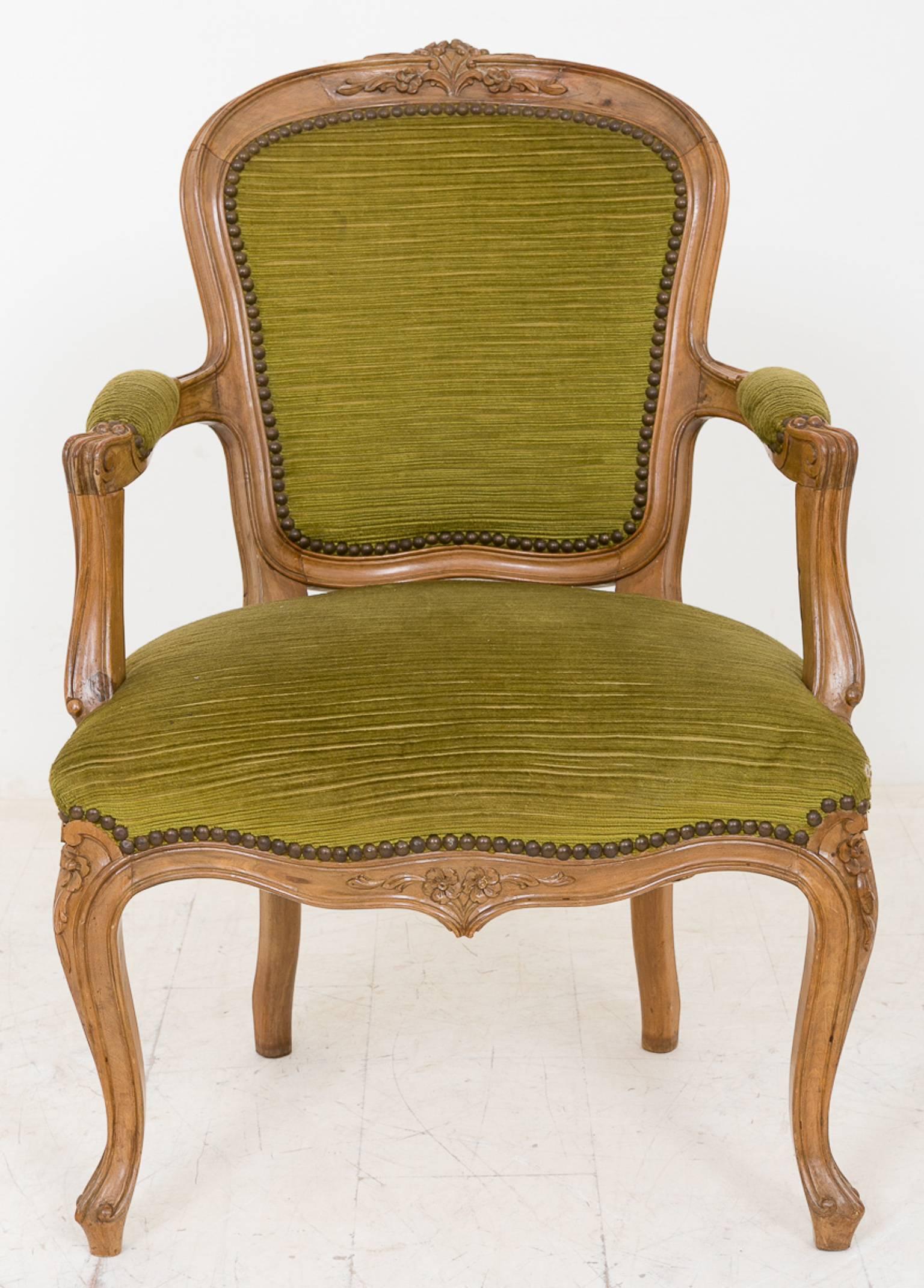 Late 19th Century Pair of Pretty French Walnut Open Armchairs For Sale