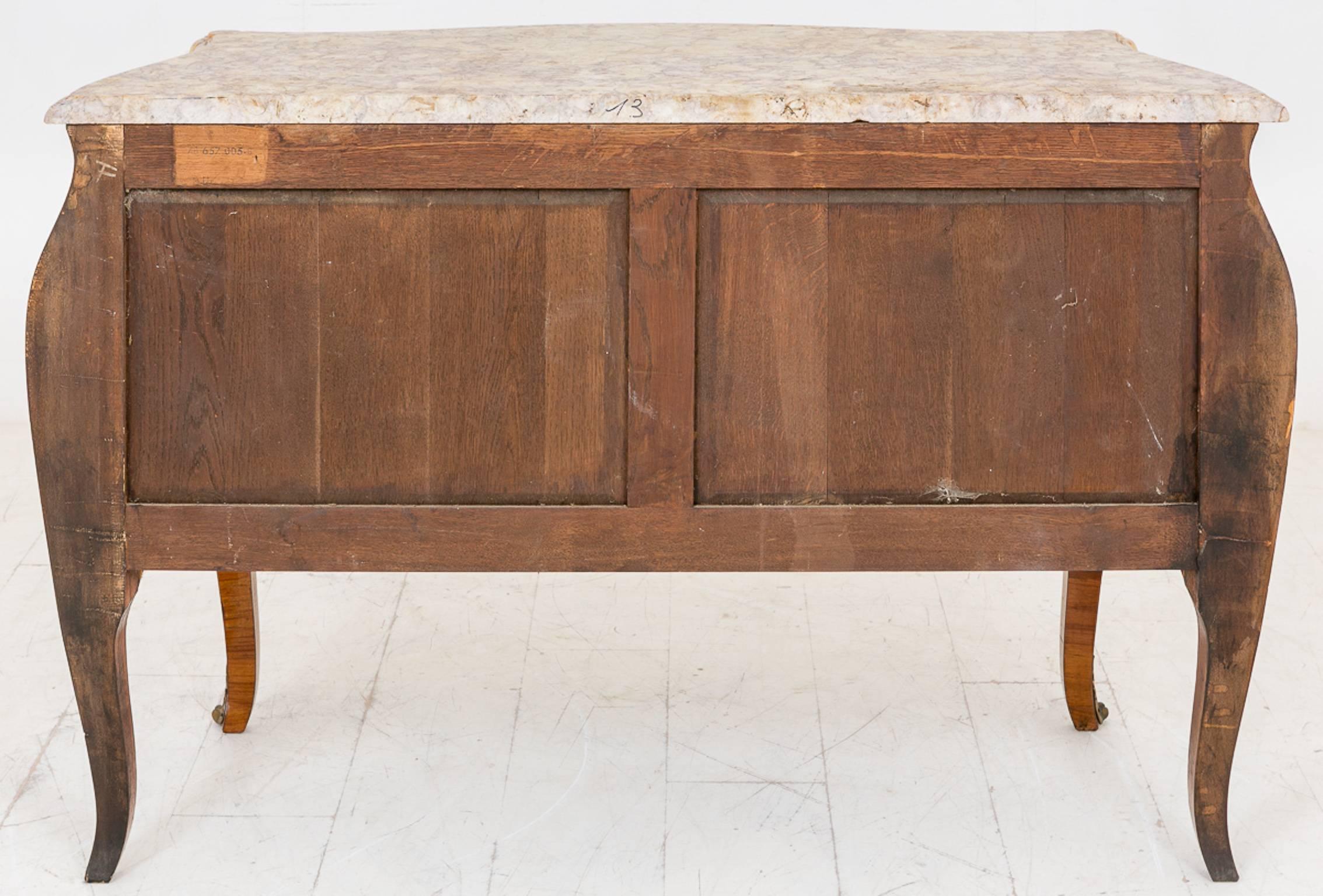 Superb French Walnut Commode In Good Condition For Sale In Norwich, Norfolk