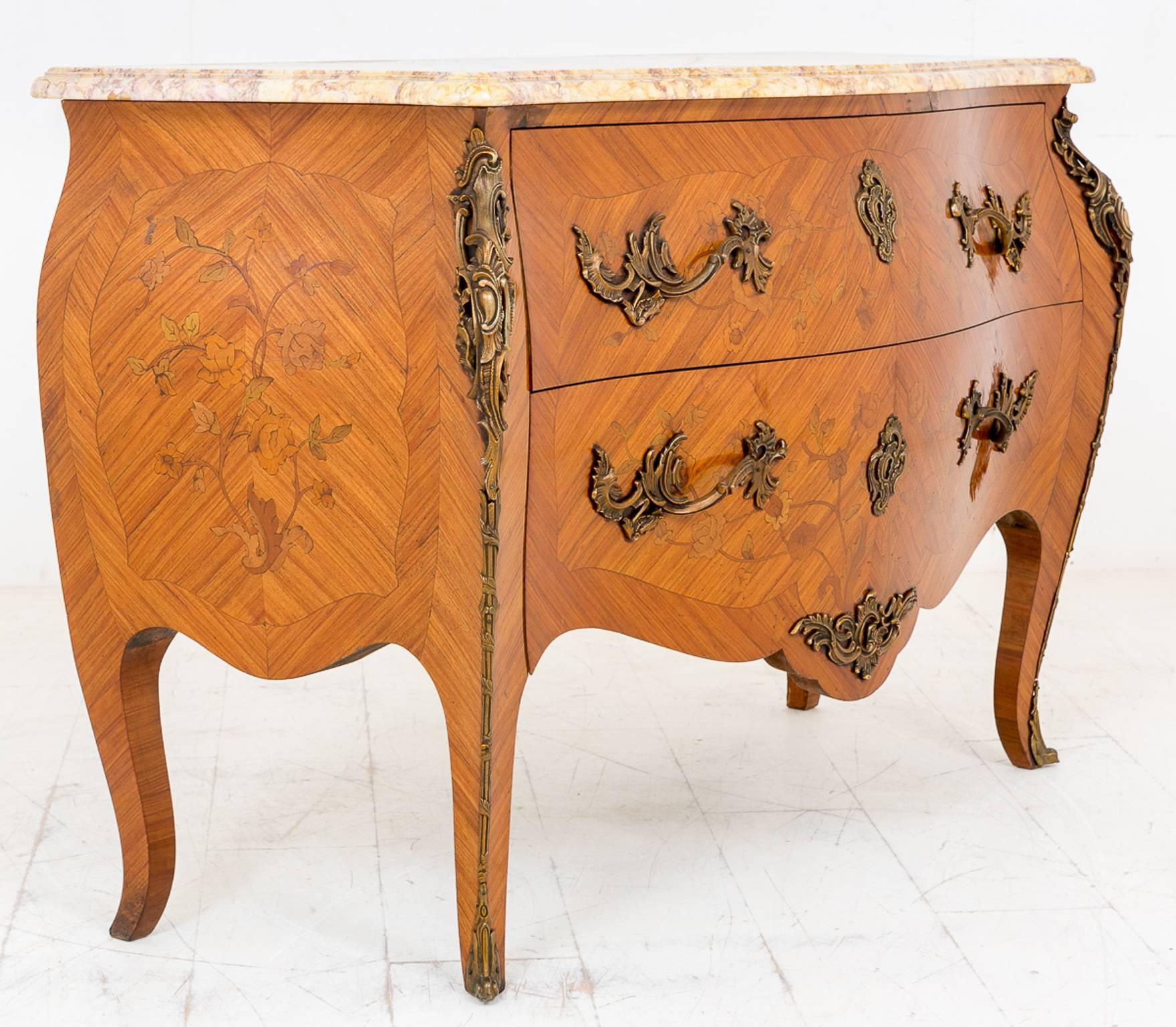 Late 19th Century Superb French Walnut Commode For Sale